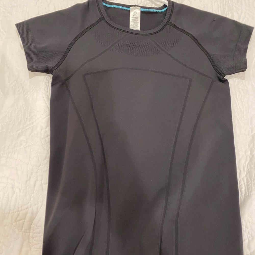 Black ivivva short sleeve
